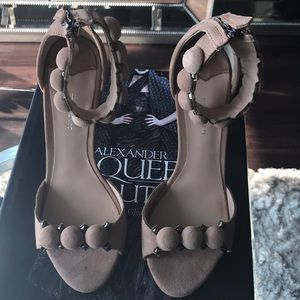 TONY BIANCO Tan, New, Never worn, Beautiful heels